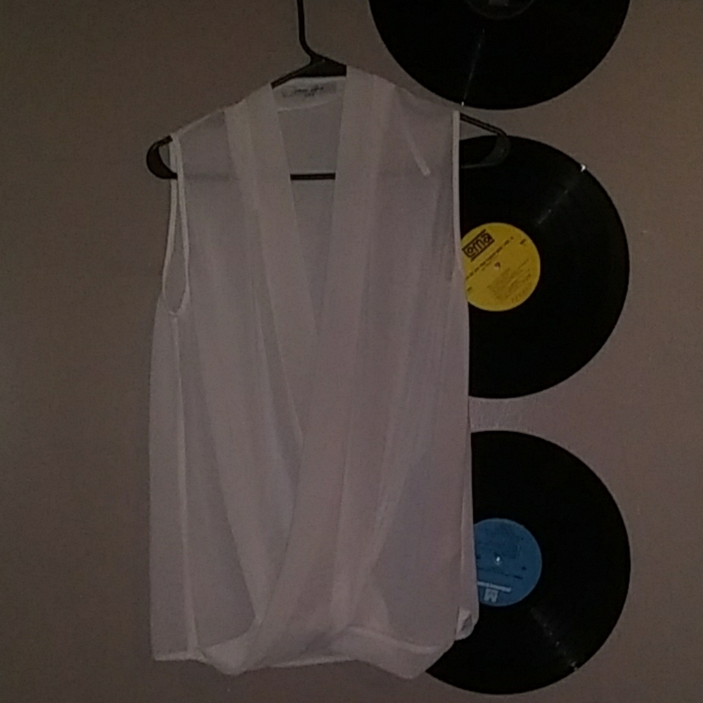 White sleeveless shirt